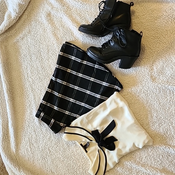 Old Navy - Black and White Plaid Skater Skirt - Picture 5 of 9